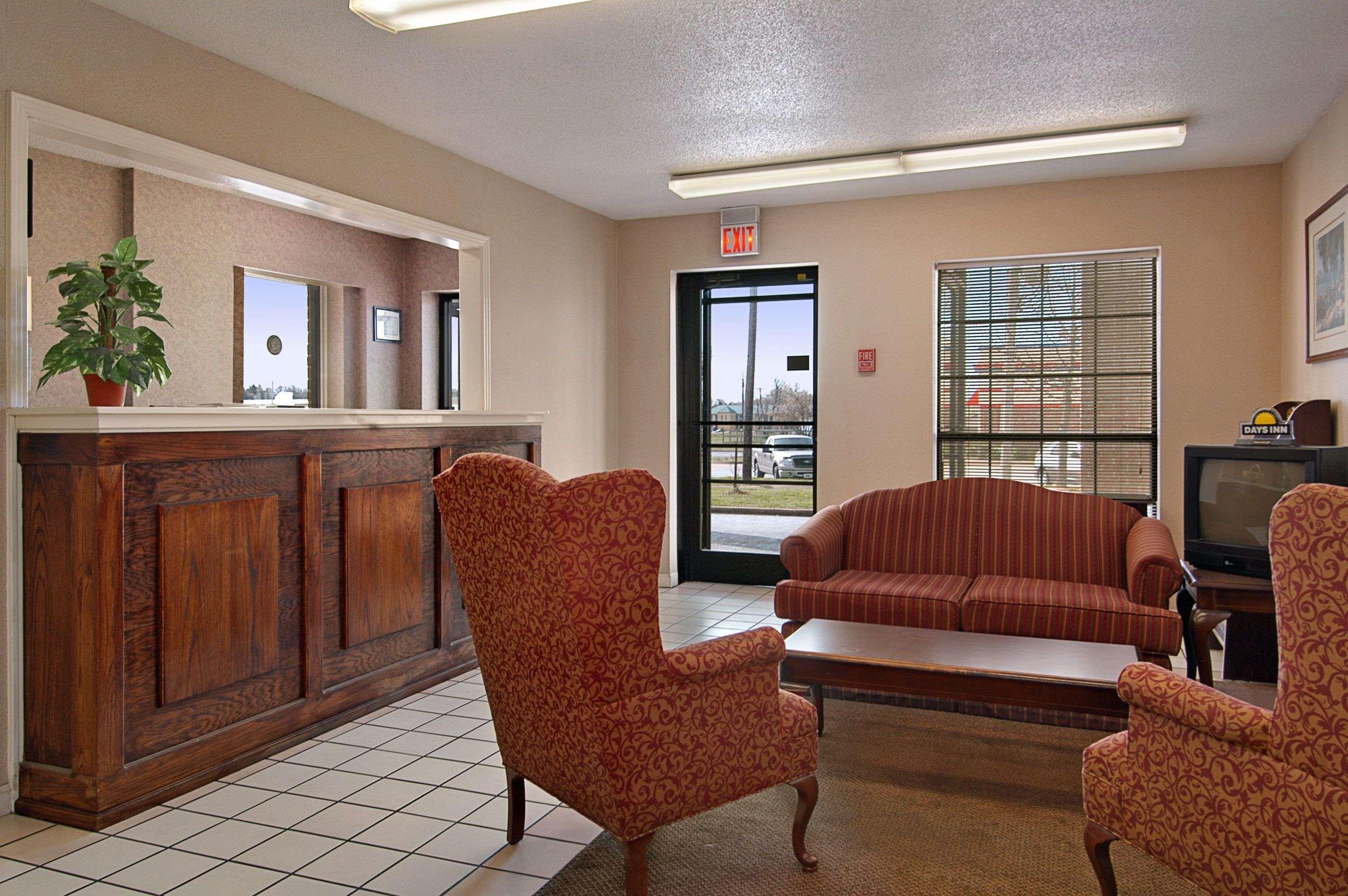 Days Inn By Wyndham Brownsville Интерьер фото