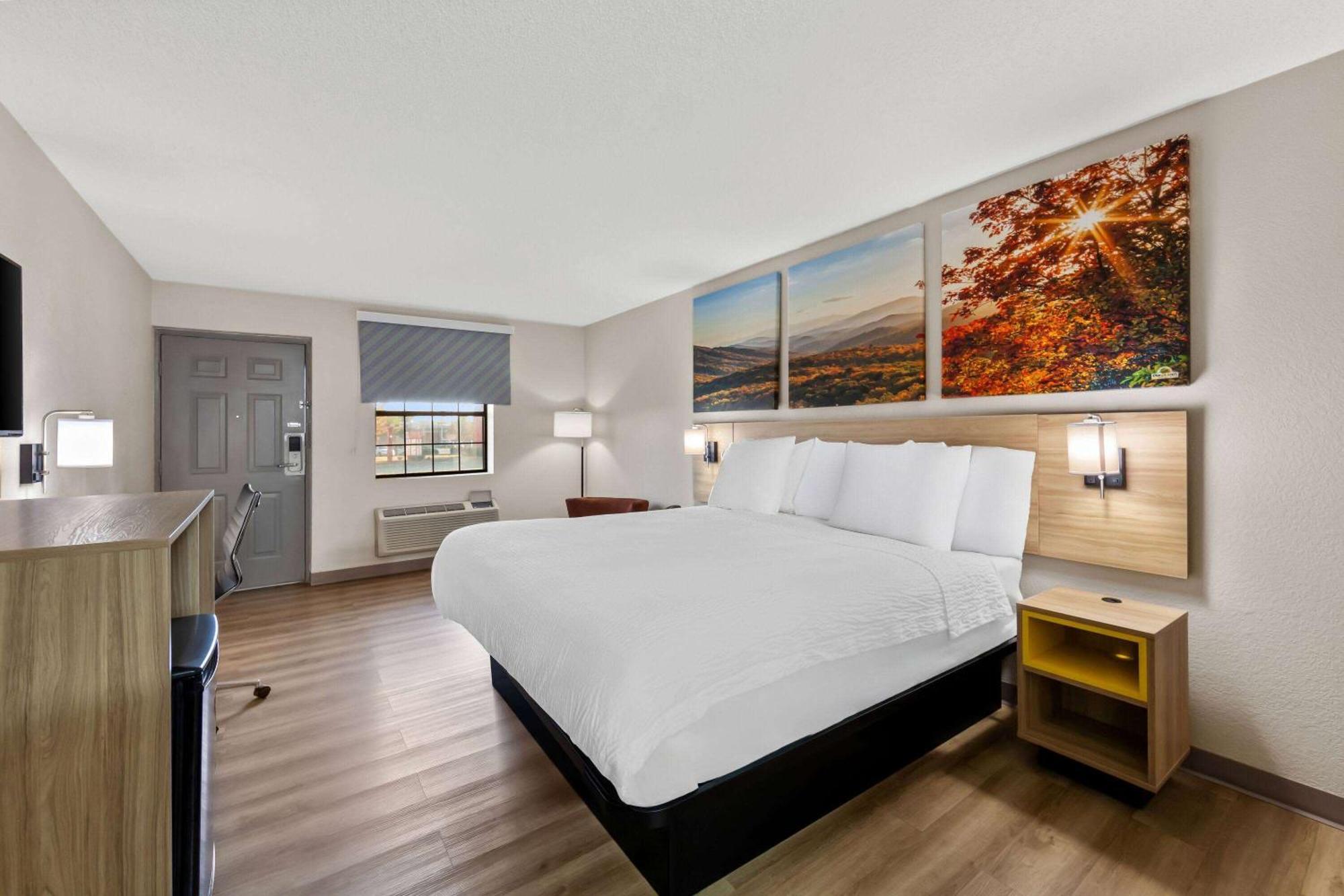 Days Inn By Wyndham Brownsville Экстерьер фото