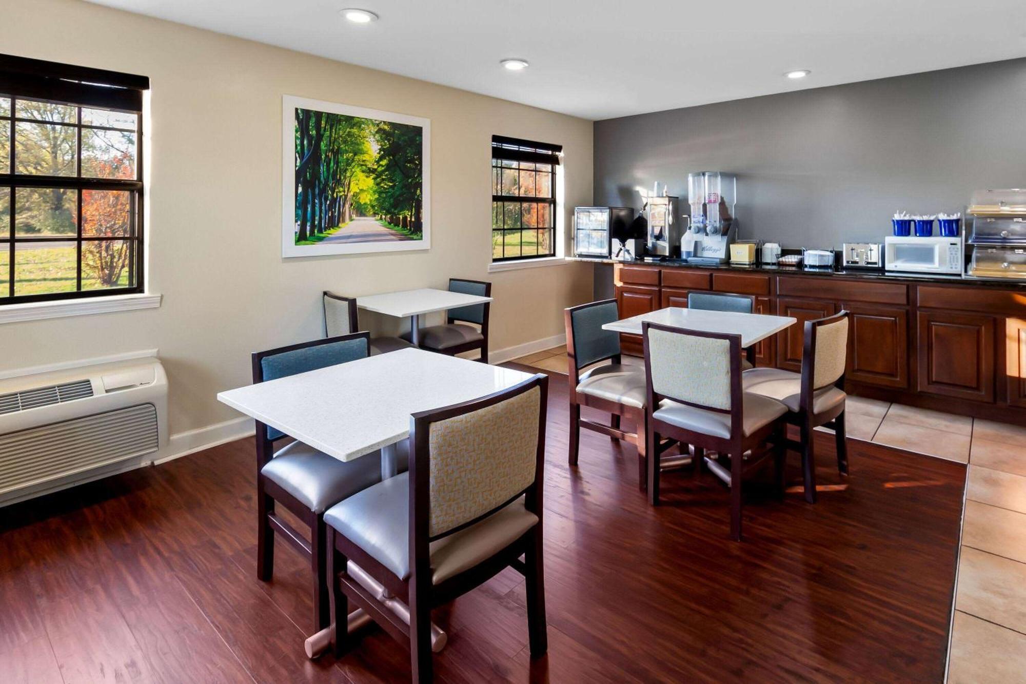 Days Inn By Wyndham Brownsville Экстерьер фото